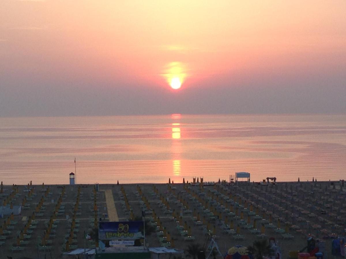 Appartamento Fronte Mare Ρίμινι Εξωτερικό φωτογραφία