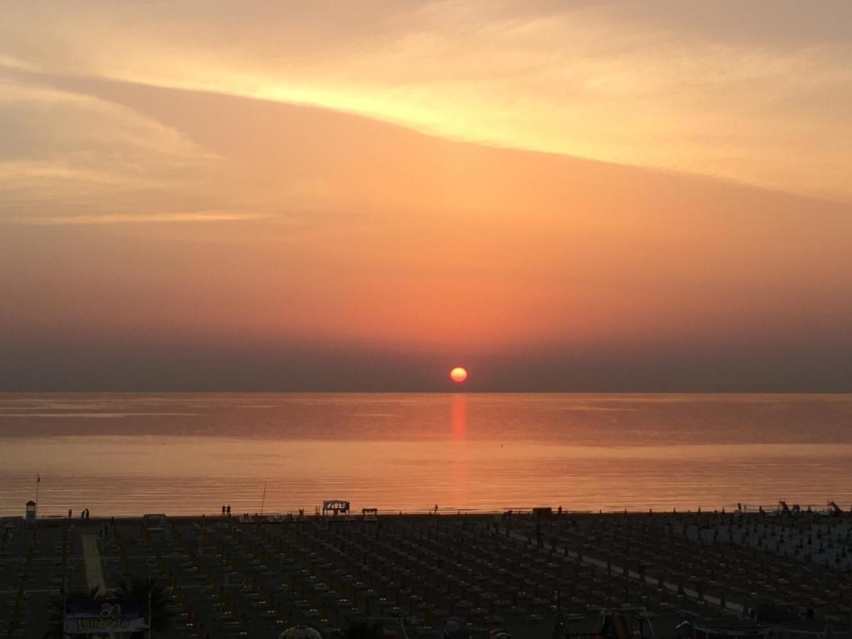 Appartamento Fronte Mare Ρίμινι Εξωτερικό φωτογραφία